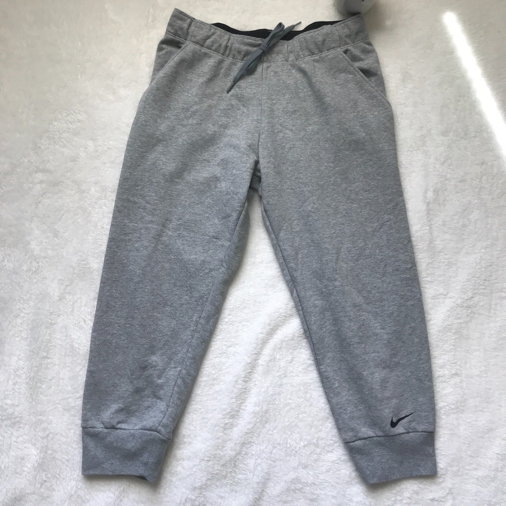 Women's Gray Nike Therma Dri-Fit Sweatpants-Medium